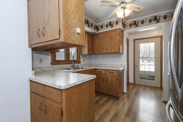 21401 W Woodland DRIVE, New Berlin, WI 53146