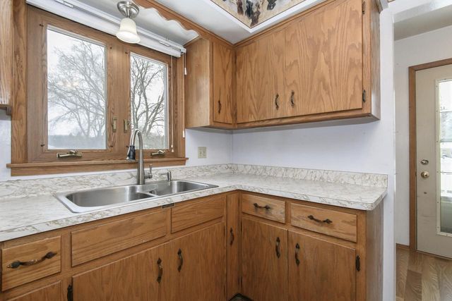 21401 W Woodland DRIVE, New Berlin, WI 53146