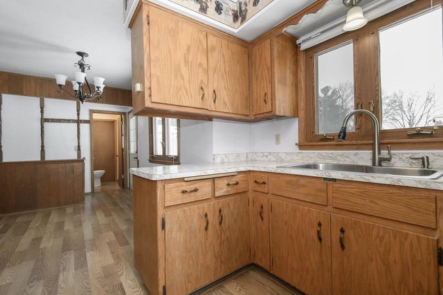 21401 W Woodland DRIVE, New Berlin, WI 53146