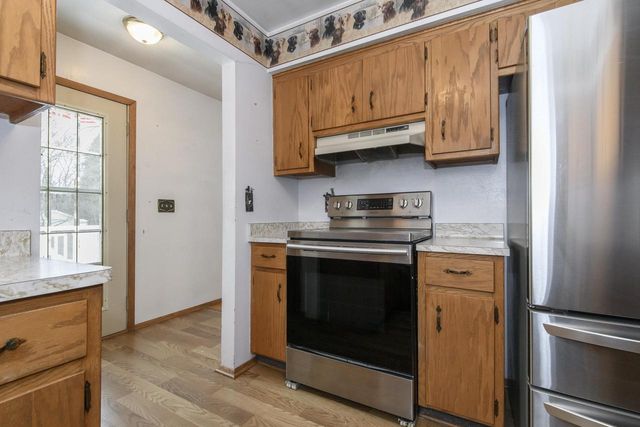 21401 W Woodland DRIVE, New Berlin, WI 53146