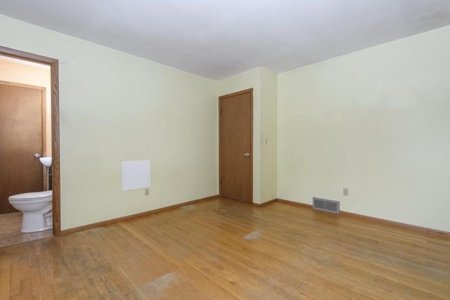 21401 W Woodland DRIVE, New Berlin, WI 53146