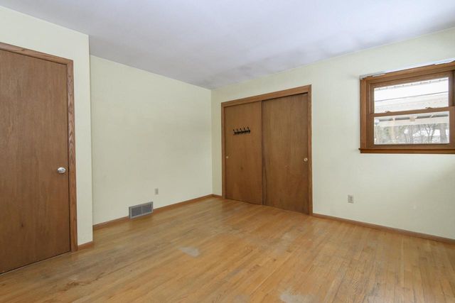 21401 W Woodland DRIVE, New Berlin, WI 53146