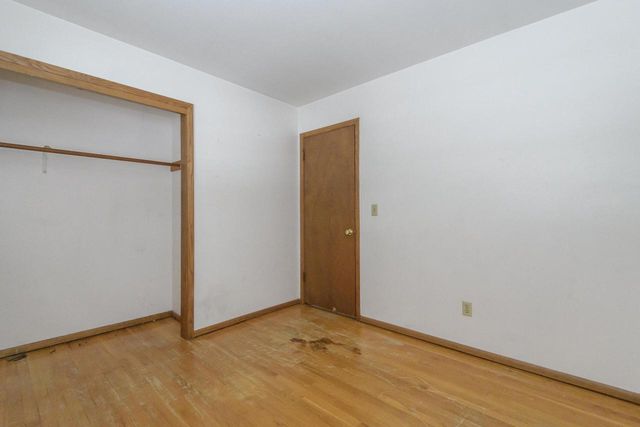 21401 W Woodland DRIVE, New Berlin, WI 53146