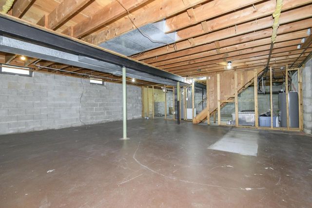 21401 W Woodland DRIVE, New Berlin, WI 53146