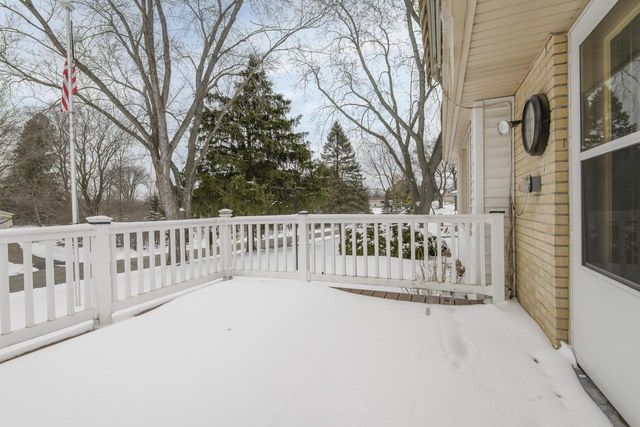21401 W Woodland DRIVE, New Berlin, WI 53146