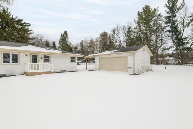 21401 W Woodland DRIVE, New Berlin, WI 53146