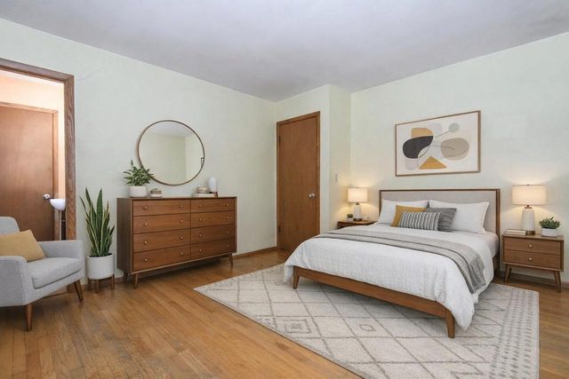 21401 W Woodland DRIVE, New Berlin, WI 53146