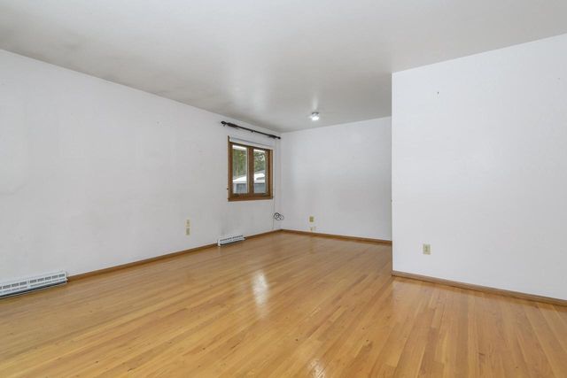 21401 W Woodland DRIVE, New Berlin, WI 53146