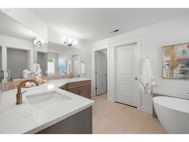 16197 Se JASPER Dr, Happy Valley, OR 97089