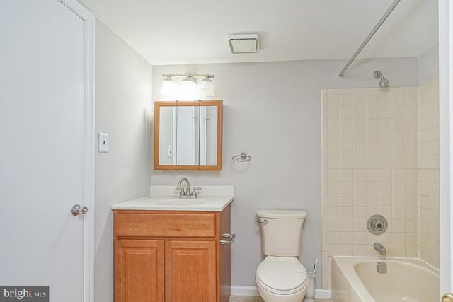 285 KNOLL DR, Blackwood, NJ 08012