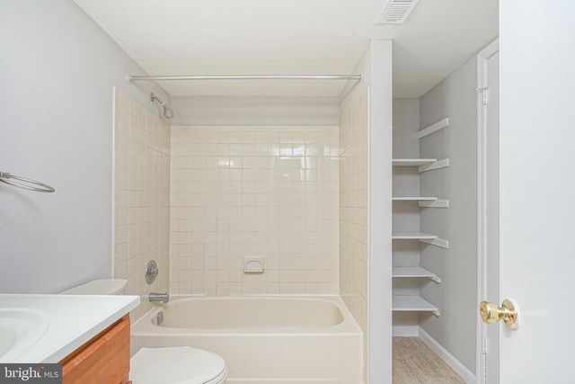 285 KNOLL DR, Blackwood, NJ 08012