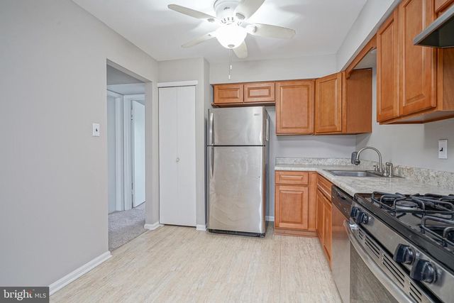 285 KNOLL DR, Blackwood, NJ 08012