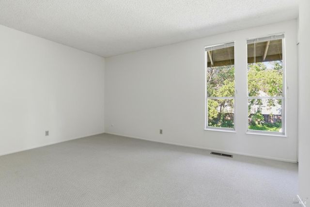 67 Roundtree Blvd, San Rafael, CA 94903