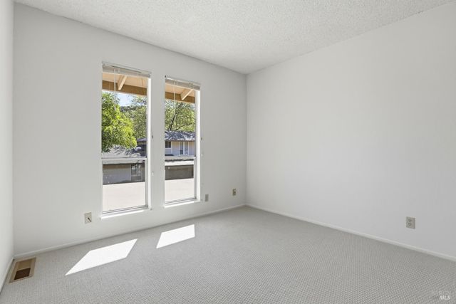 67 Roundtree Blvd, San Rafael, CA 94903