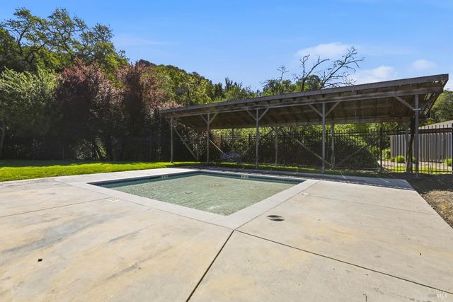 67 Roundtree Blvd, San Rafael, CA 94903