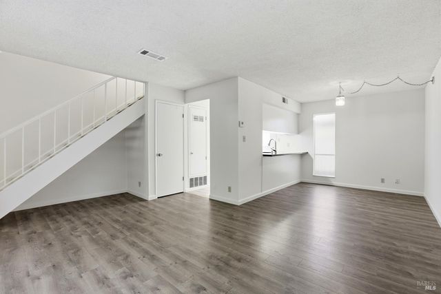 67 Roundtree Blvd, San Rafael, CA 94903