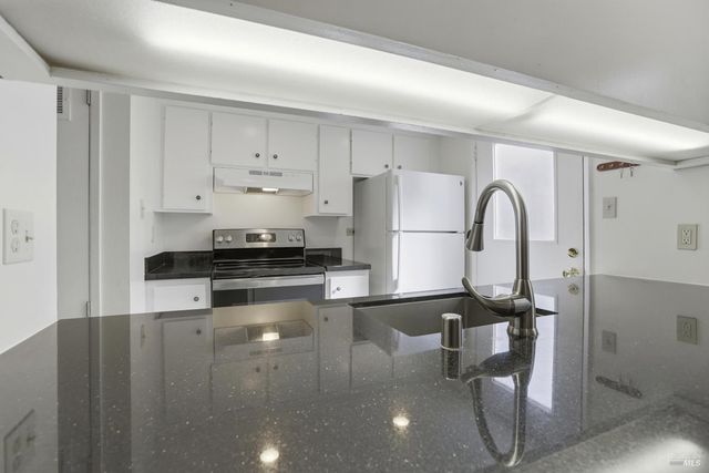 67 Roundtree Blvd, San Rafael, CA 94903