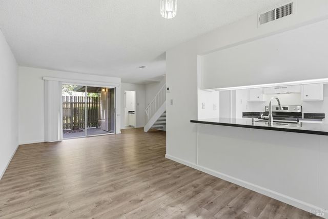 67 Roundtree Blvd, San Rafael, CA 94903