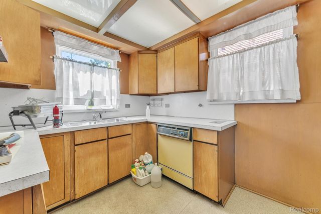 17371 Greenlawn Street, Detroit, MI 48221