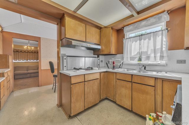 17371 Greenlawn Street, Detroit, MI 48221