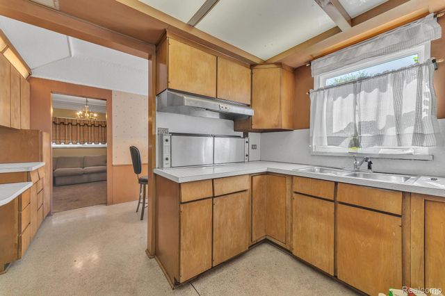 17371 Greenlawn Street, Detroit, MI 48221