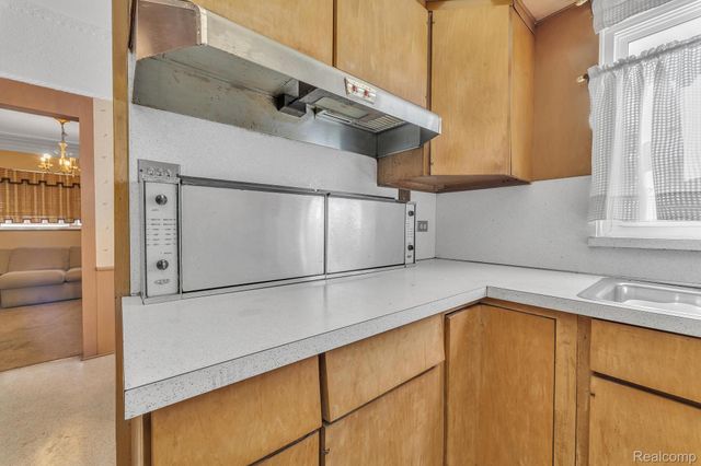 17371 Greenlawn Street, Detroit, MI 48221