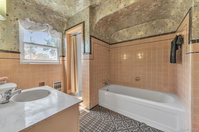 17371 Greenlawn Street, Detroit, MI 48221