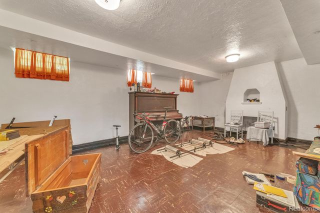 17371 Greenlawn Street, Detroit, MI 48221