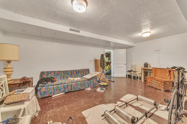 17371 Greenlawn Street, Detroit, MI 48221