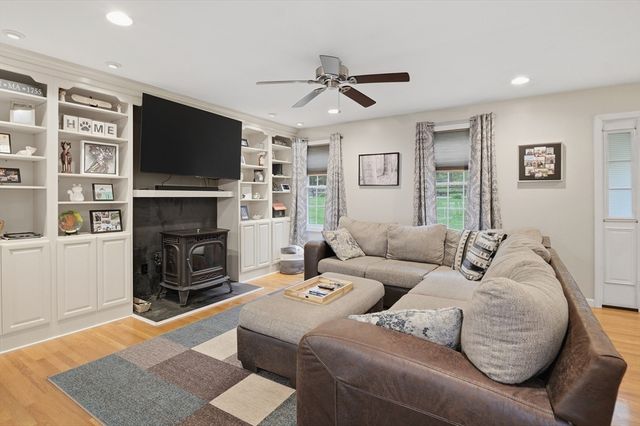 97 Carroll Hill Rd, Charlton, MA 01507