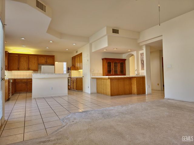 1508 Fieldspring Drive, Bakersfield, CA 93311