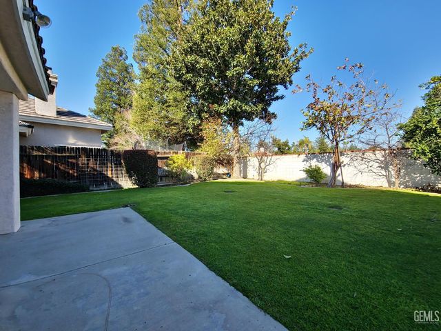 1508 Fieldspring Drive, Bakersfield, CA 93311