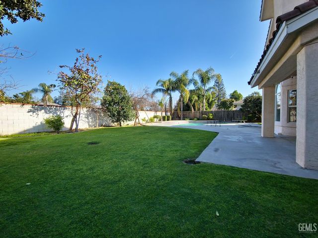 1508 Fieldspring Drive, Bakersfield, CA 93311