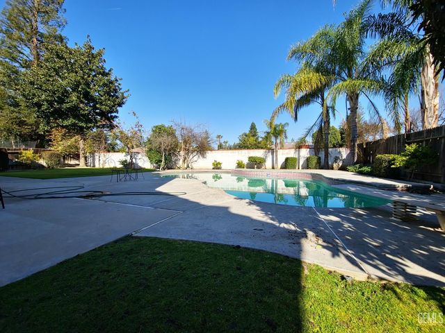 1508 Fieldspring Drive, Bakersfield, CA 93311
