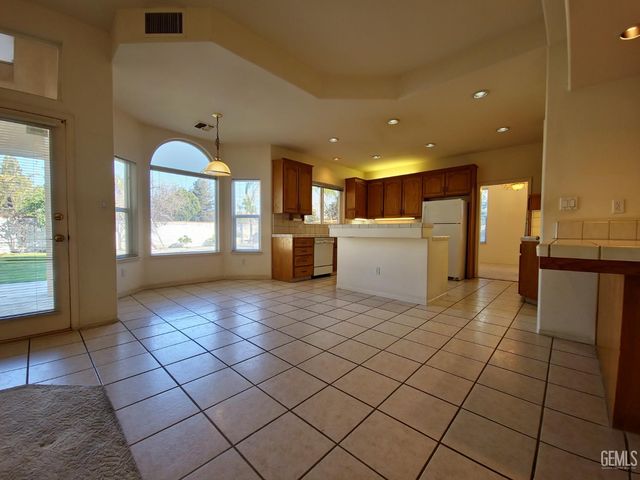 1508 Fieldspring Drive, Bakersfield, CA 93311