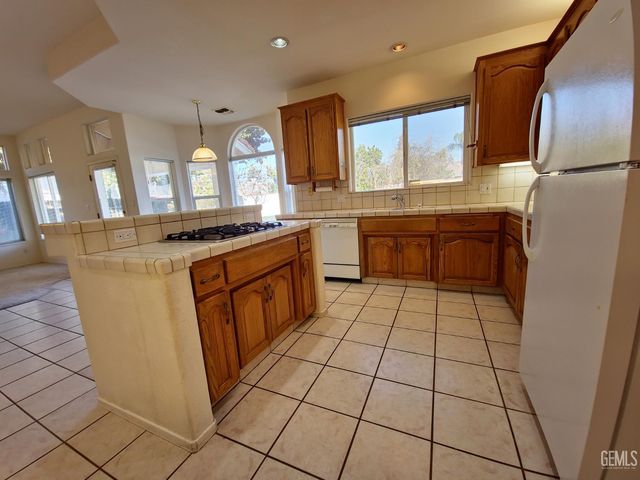 1508 Fieldspring Drive, Bakersfield, CA 93311