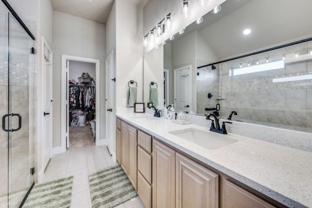 1029 River Oaks Drive, Godley, TX 76044