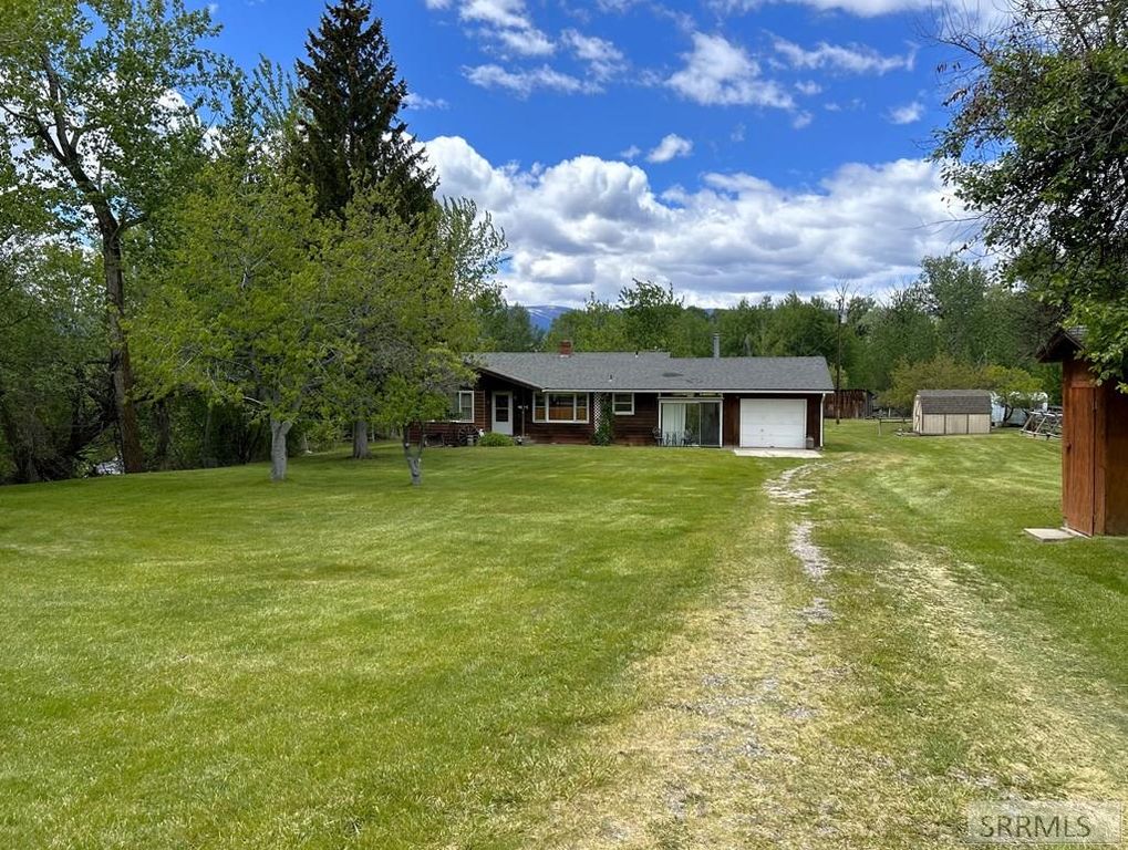 Image 4 of property listing at 504 Carmen Creek Road, Carmen, ID 83462