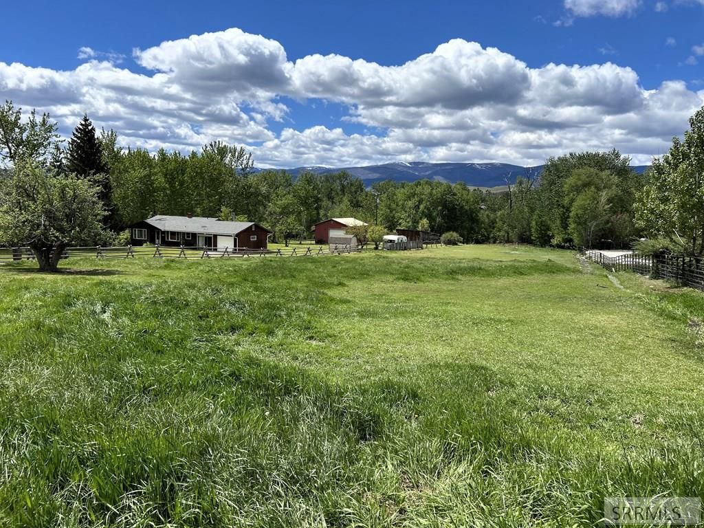 Image 6 of property listing at 504 Carmen Creek Road, Carmen, ID 83462