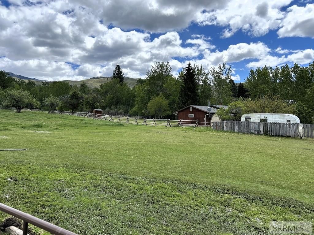 Image 8 of property listing at 504 Carmen Creek Road, Carmen, ID 83462
