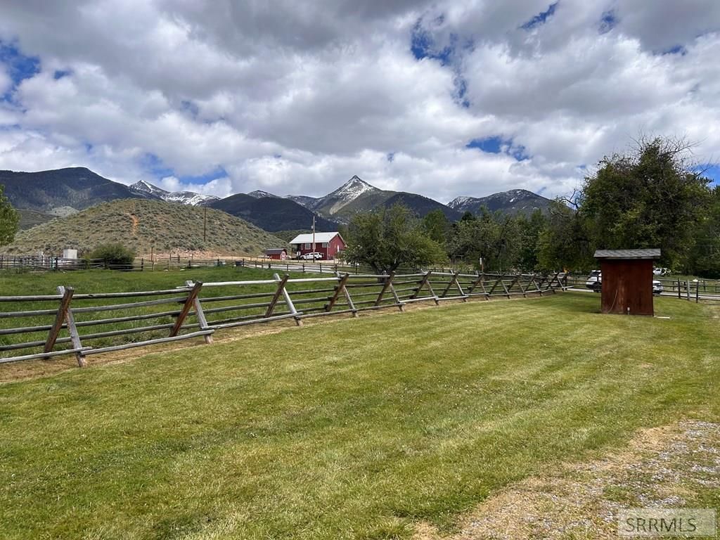 Image 9 of property listing at 504 Carmen Creek Road, Carmen, ID 83462