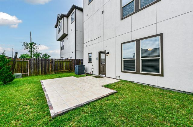 1504 Peyton Oaks Place, Houston, TX 77043