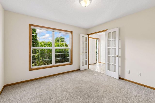 16267 Griffon Trail, Lakeville, MN 55044