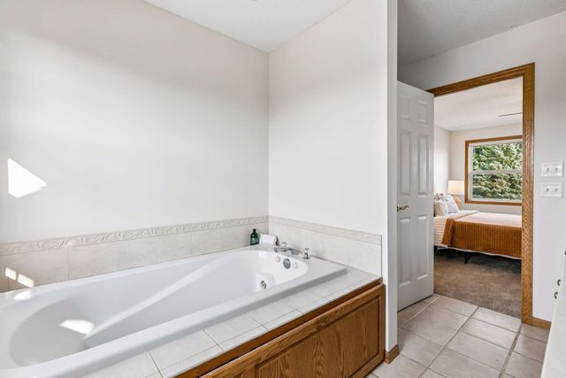 16267 Griffon Trail, Lakeville, MN 55044