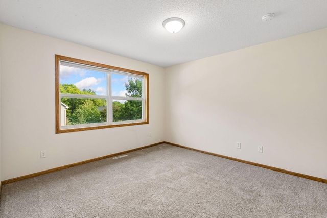 16267 Griffon Trail, Lakeville, MN 55044