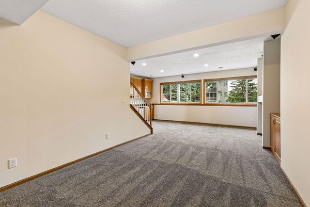 16267 Griffon Trail, Lakeville, MN 55044