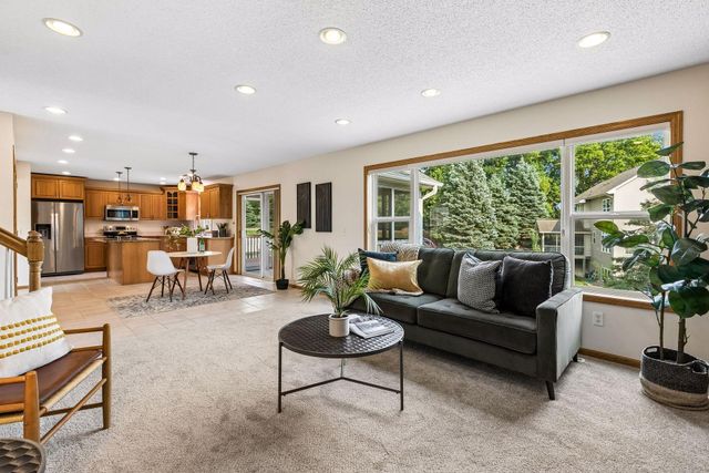 16267 Griffon Trail, Lakeville, MN 55044