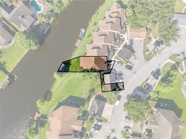 2664 EMERALD LAKE COURT 2664, Kissimmee, FL 34744