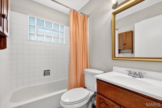 6360 Silver Fox Drive, Florissant, MO 63034