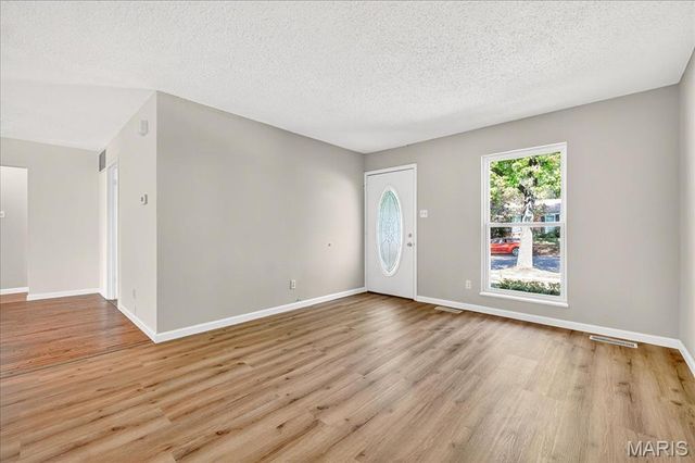 6360 Silver Fox Drive, Florissant, MO 63034